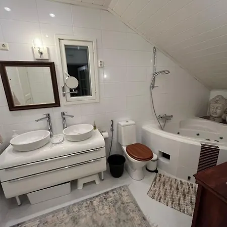 Wonderful Townhouse 214 M2 Close To Outdoor Areas * Хельсинки